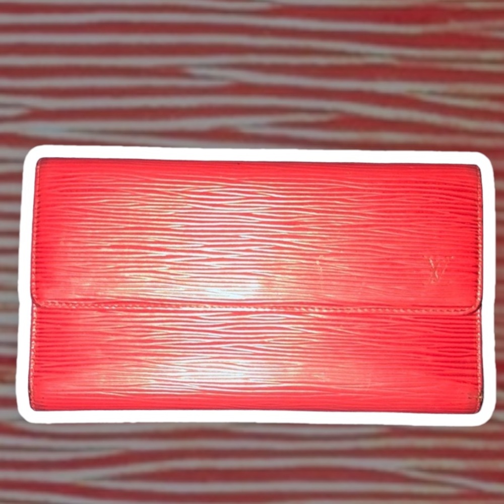 Beautiful Louis Vuitton red wallet